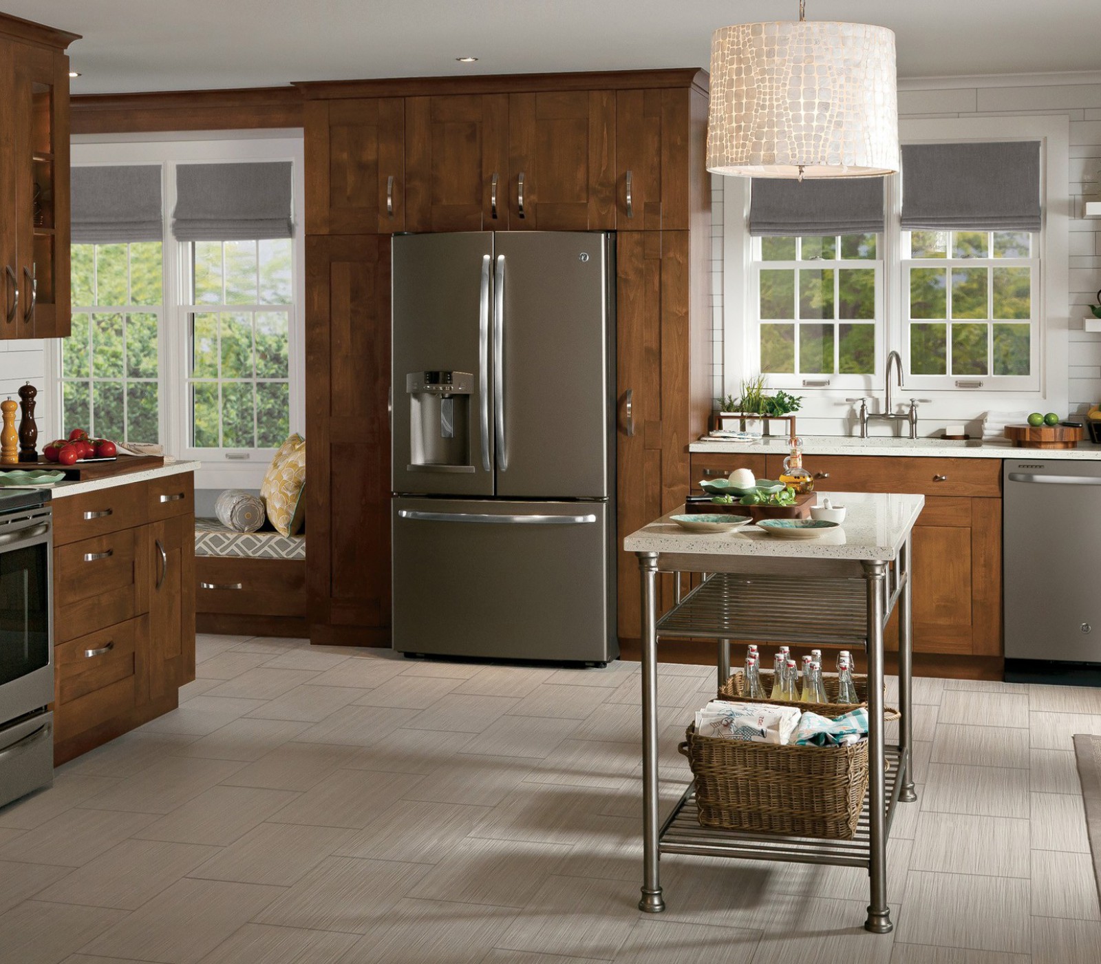 дизайн кухни с коричневым холодильником